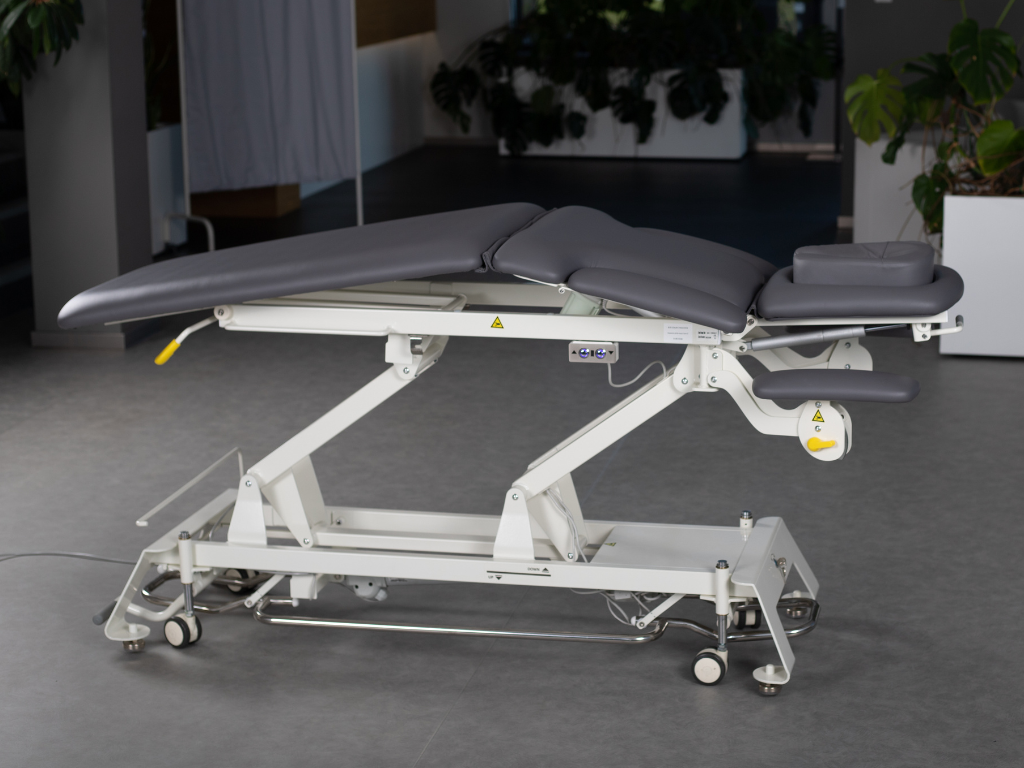 Lohnt es sich, eine Massageliege elektrisch mit klappbarem Liegeflächen-Segment zu kaufen? Für wen ist diese Option nützlich?