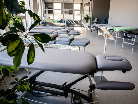 Massageliege und berufliche Entwicklung – wie verändern sich die Bedürfnisse eines Therapeuten nach einigen Jahren Praxis?