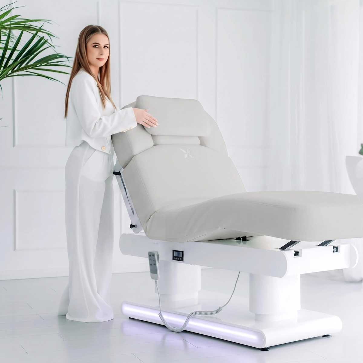 Kosmetikliege Elektrisch mit Heizung Eterna | 4 Motore  | für Premium-Studios